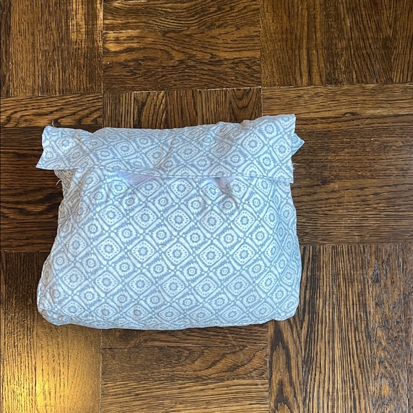 Geometric Patterned Bedding Sheets - Picture 2 of 2